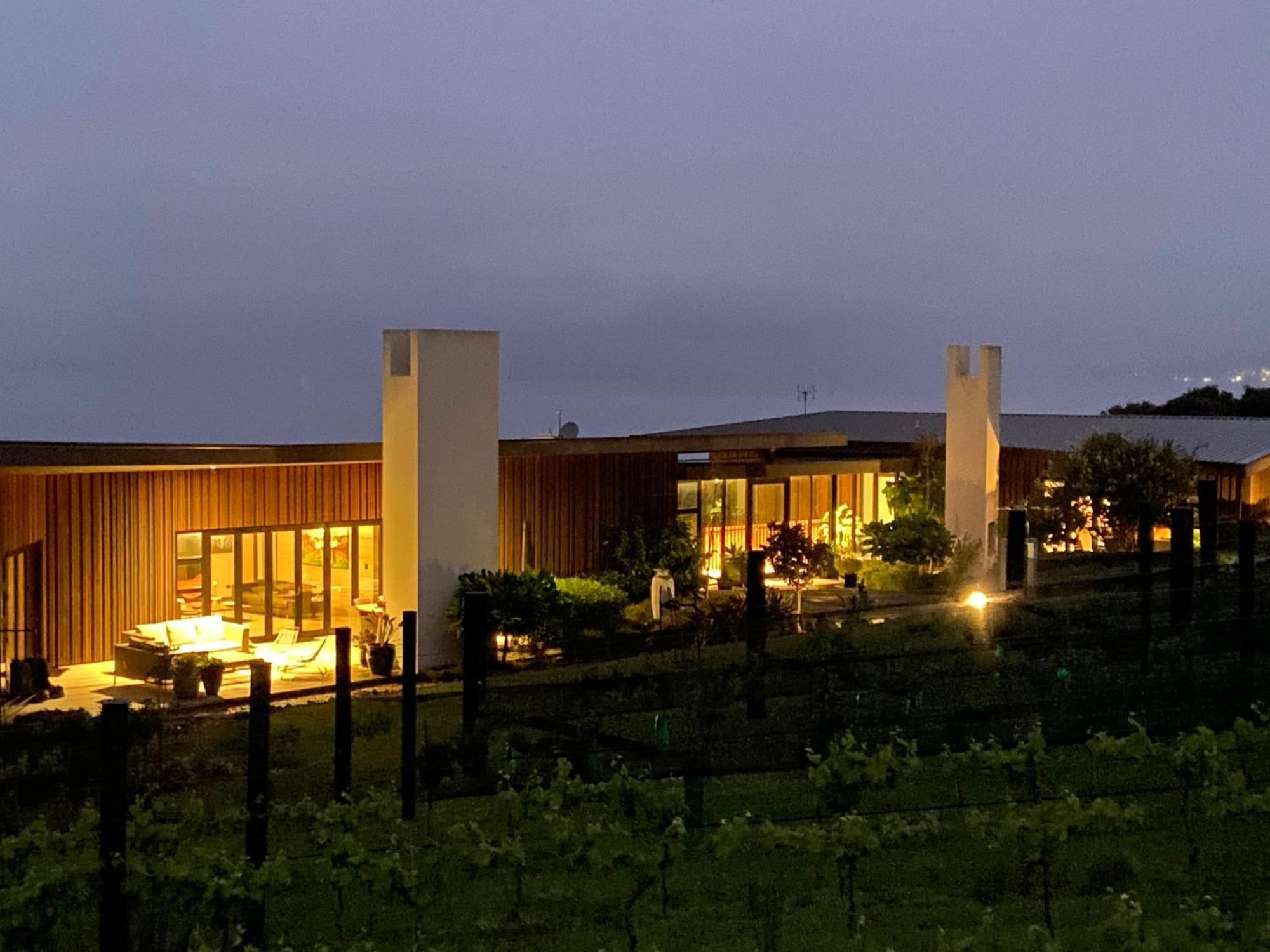 Hotel La Bodega Waiheke Island à Surfdale Extérieur photo