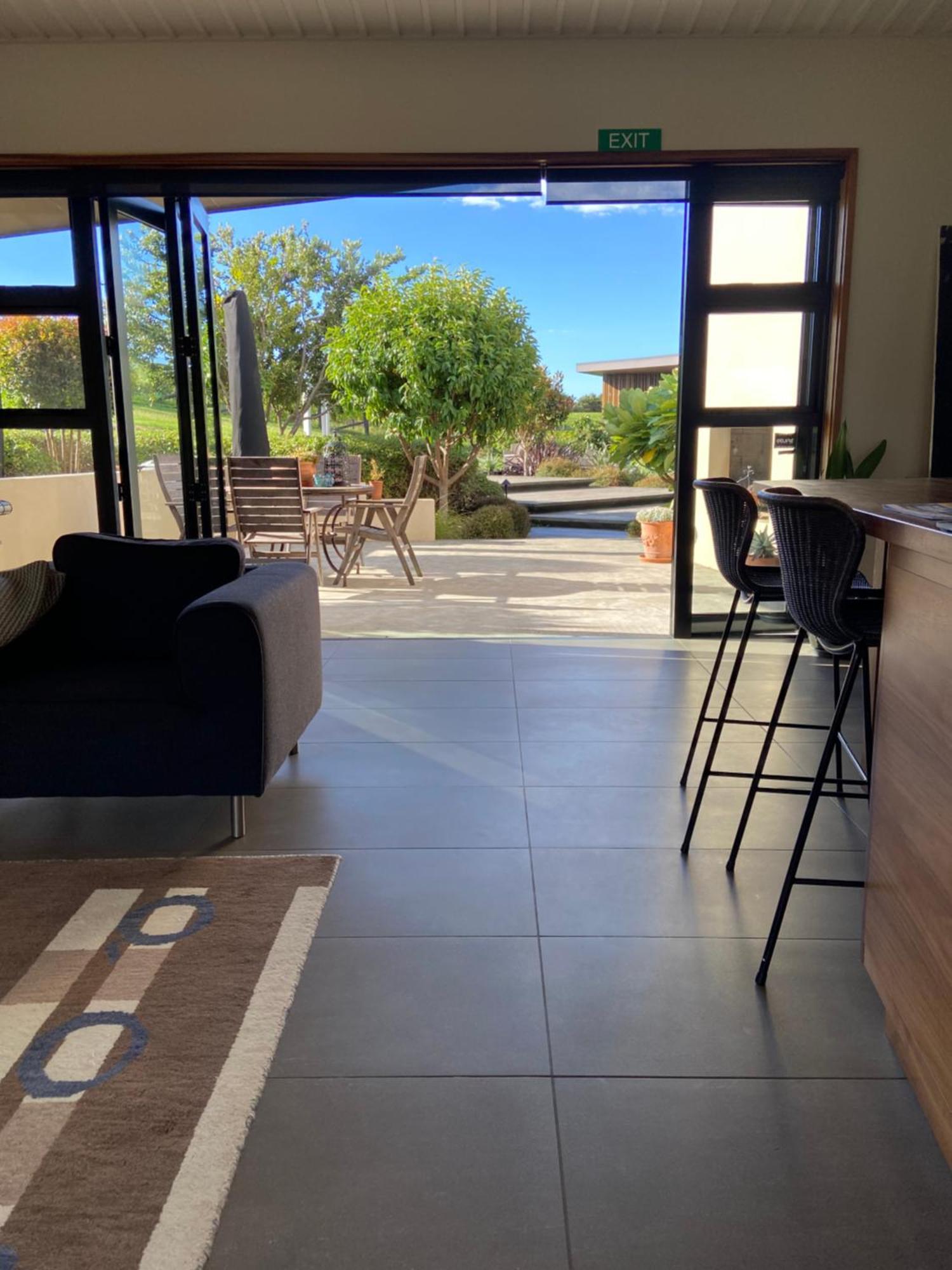 Hotel La Bodega Waiheke Island à Surfdale Extérieur photo