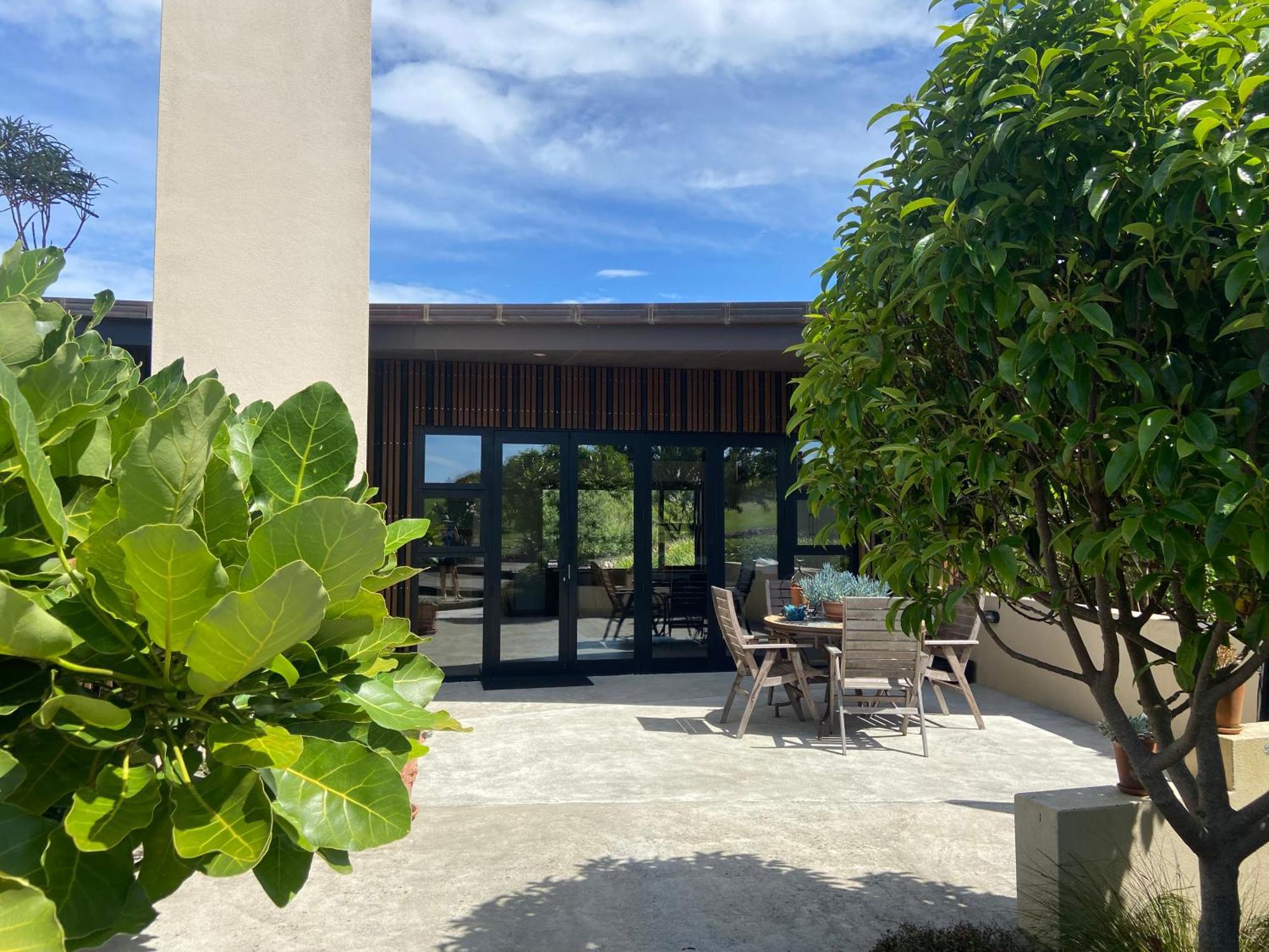 Hotel La Bodega Waiheke Island à Surfdale Extérieur photo